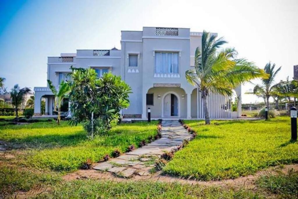 White Villa - Paparemo Beach Watamu Exterior photo